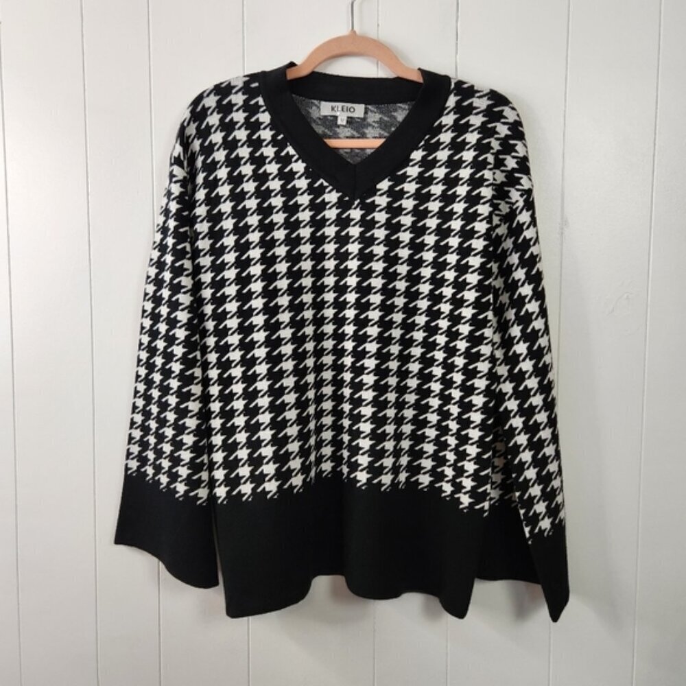 Kleio Black Houndstooth Long Sleeve Sweater V-Neck Academia Preppy Soft Cozy